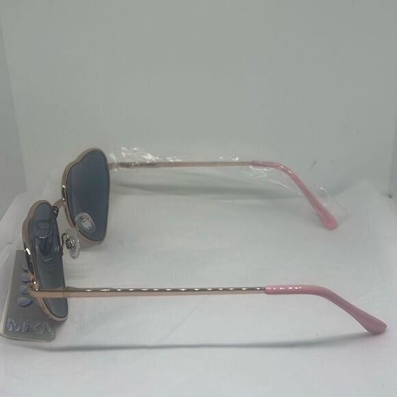 Heart-Shaped Sunglasses – Mirrored Lenses, Gold Frame - Picture 3 of 3